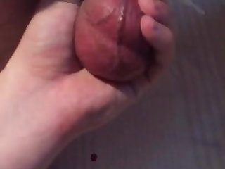 A palmada I squeeze the testicles (42) from the slave