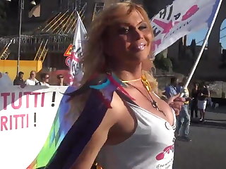 Látex Public Trans woman