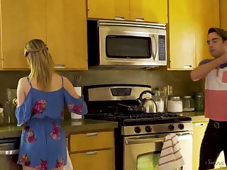 肛門 Teen learns anal in the kitchen